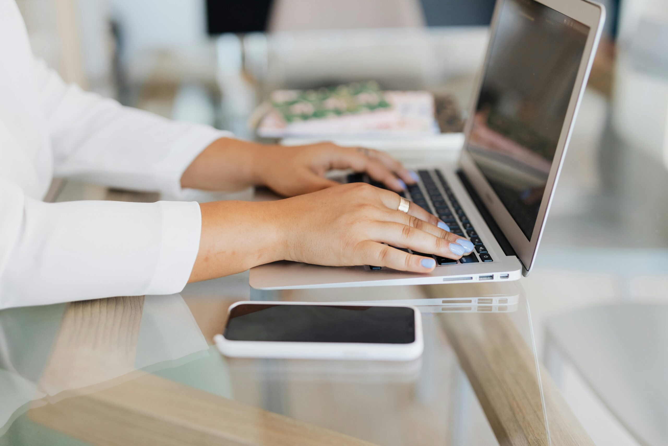 Na czym polega wdrożenie pakietu office 365? Odkryj korzyści współpracy z Microsoft 365 partner do wdrożeń